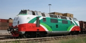 [Lokomotivy] → [Motorov] → [V 200] → 02504 E: v barevnm schematu „Ferrovie Emilia Romagna“