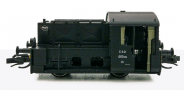 [Lokomotivy] → [Motorov] → [BR 323] → HNS9056: dieselov lokomotiva ern, oteven budka strojvedoucho
