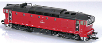 [Lokomotivy] → [Motorov] → [T478.3 „Brejlovec”] → 33327: dieselov lokomotiva erven s ernou stechou a pojezdem