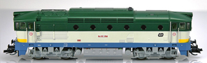 [Lokomotivy] → [Motorov] → [T478.3 „Brejlovec”] → 33384: dieselov lokomotiva v barevn kombinaci zelen-svtle ed, modr rm