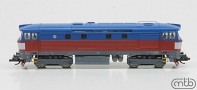 [Lokomotivy] → [Motorov] → [T478.1 „Bardotka”] → CD-749-051: dieselov lokomotiva erven-modr s blm psem, tmav ed rm a podvozky