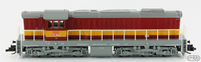 [Lokomotivy] → [Motorov] → [T669.0 (770)] → ZSR-771-194: dieselov lokomotiva erven s vstranm pruhem, ed stecha, rm a pojezd