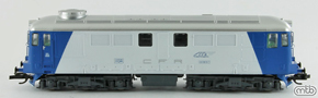 [Lokomotivy] → [Motorov] → [ST43] → CFR 060DA 819: dieselov lokomotiva bl s modrmi ely, stbrn stecha