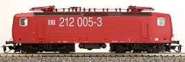 [Lokomotivy] → [Elektrick] → [BR 143] → 500370: elektrick lokomotiva erven s velkm slem na bocch „212 005-3“