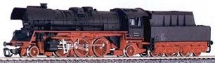 [Lokomotivy] → [Parní] → [BR 23] → 02113: parní lokomotiva černá s červeným pojezdem a kouřovými plechy