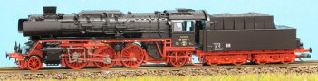 [Lokomotivy] → [Parní] → [BR 23] → 503501: parní lokomotiva černá s červeným pojezdem a s kouřovými plechy, dyšna Giesl
