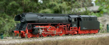[Lokomotivy] → [Parní] → [BR 01] → 1018200: parní lokomotiva černá s červeným pojezdem, kouřovými plechy a olejovým tendrem