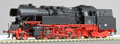 [Lokomotivy] → [Parní] → [BR 65] → 31072093: parní lokomotiva černá s červeným pojezdem a s kouřovými plechy