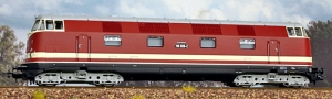 [Lokomotivy] → [Motorové] → [V 180 (BR 118)] → 71412: červená s krémovým pruhem, šedé podvozky