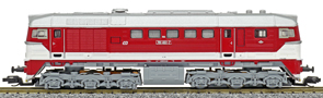 [Lokomotivy] → [Motorové] → [BR 120] → 500469: dieselová lokomotiva červená s bílým pásem, stříbrnou střechou a šedým pojezdem