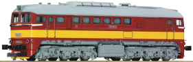 [Lokomotivy] → [Motorové] → [BR 120] → 36274: dieselová lokomotiva červená se žlutým výstražným pruhem, šedá střecha a pojezd