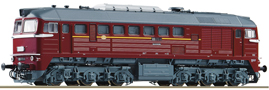 [Lokomotivy] → [Motorové] → [BR 120] → 35008: dieselová lokomotiva červená s tmavě šedou střechou a pojezdem