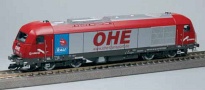 [Lokomotivy] → [Motorové] → [ER 20 Herkules] → 32105: dieselová lokomotiva vínově červená-stříbrná s logem