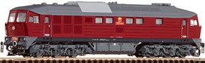 [Lokomotivy] → [Motorové] → [BR 132] → 36208: dieselová lokomotiva červenohnědá s tmavě šedou střechou a podvozky