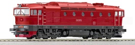 [Lokomotivy] → [Motorové] → [T478.3 „Brejlovec”] → 36251: dieselová lokomotiva červená s šedým pojezdem