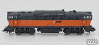 [Lokomotivy] → [Motorové] → [T478.3 „Brejlovec”] → TT750-199: dieselová lokomotiva šedá s oranžovým pruhem