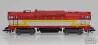 [Lokomotivy] → [Motorové] → [T478.3 „Brejlovec”] → TT753-371: dieselová lokomotiva červená-bílá se žlutými blesky