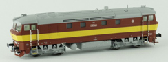 [Lokomotivy] → [Motorové] → [T478.1 „Bardotka”] → 33410: dieselová lokomotiva červená se žlutým výstražným pásem