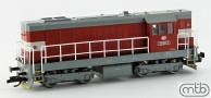 [Lokomotivy] → [Motorové] → [T466.2/T448.0] → TT742-017 : dieselová lokomotiva červená s šedou střechou, rámem a pojezdem a výstražným pruhem