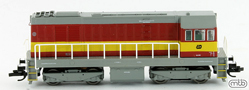 [Lokomotivy] → [Motorové] → [T458 (721)] → CD 721 152: dieselová lokomotiva červená s výstražným pruhem, šedá střecha, rám a pojezd