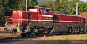 [Lokomotivy] → [Motorové] → [Vossloh DE 18] → HN9057: dieselová lokomotiva tmavě červená, tmavě šedý rám a pojezd