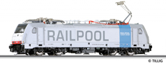 [Lokomotivy] → [Elektrick] → [BR 186] → 04903: bl s modrm svislm psem ″RAILPOOL GmbH″