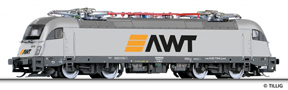 [Lokomotivy] → [Elektrické] → [BR 183] → 04964: elektrická lokomotiva světle šedá s černým rámem a pojezdem „AWT“