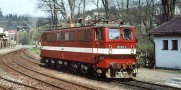 [Lokomotivy] → [Elektrické] → [BR 251/BR 171] → 89317: elektrická lokomotiva červená s jedním krémovým pruhem