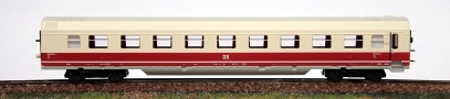 [Lokomotivy] → [Motorové vozy a jednotky] → [BR 175] → 18161: vložený vůz červený-slonová kost VMe pro motorovou jednotku BR 675