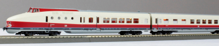 [Lokomotivy] → [Motorové vozy a jednotky] → [BR 175] → 51003322: čtyřdílná motorová jednotka červená-slonová kost, muzeální