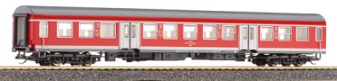[Osobní vozy] → [Rychlíkové] → [typ Halberstadt] → 13662: červený s bílými proužky a dveřmi a s šedou střechou 2. tř.