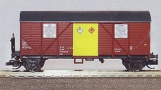 [Nákladní vozy] → [Kryté] → [2-osé Gms, Glms] → 113022: hnědý s šedou střechou a žlutými dveřmi pro přepravu nebezpečných chemikálií