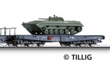 [Nákladní vozy] → [Nízkostěnné] → [6-osé plošinové] → 01592: černý s nákladem tanku BMP-1