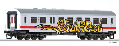 [Program „Start“] → [Osobní vozy] → 13609G: bílý s červeným pruhem a šedou střechou 2. tř., služební oddíl, s graffiti